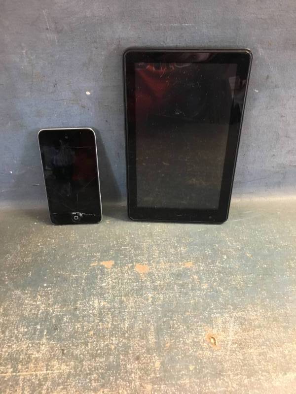 lot 87 image: 16g Ipod and RCA Tablet