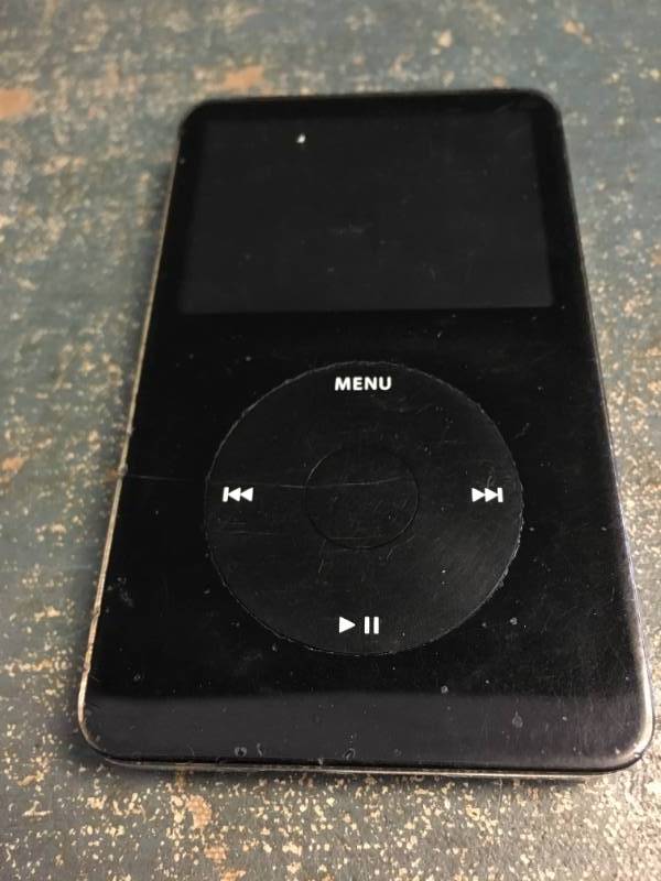 lot 89 image: 30g Ipod