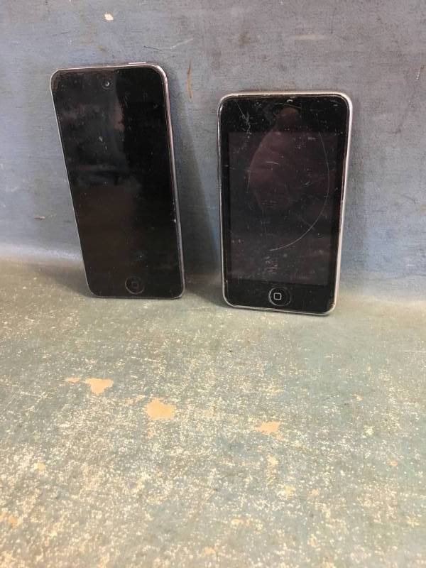 lot 91 image: 2 Ipods