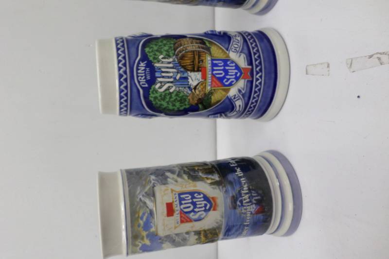 lot 82 image: 4 Heilemans Old Style Steins