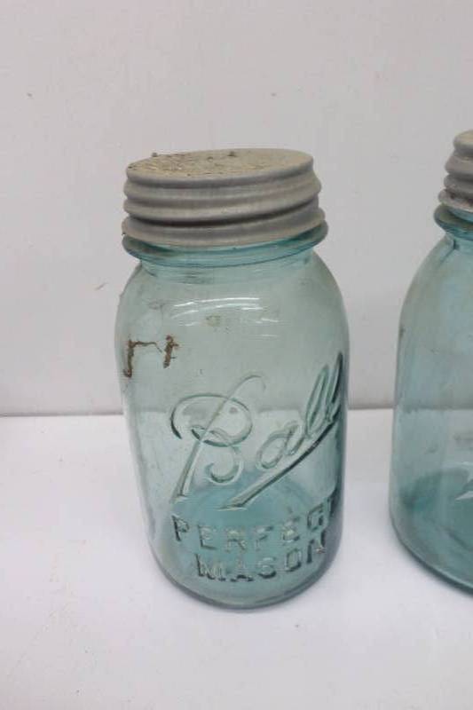 lot 85 image: 4 Vintage Ball Perfect Mason Jars with Zinc Caps