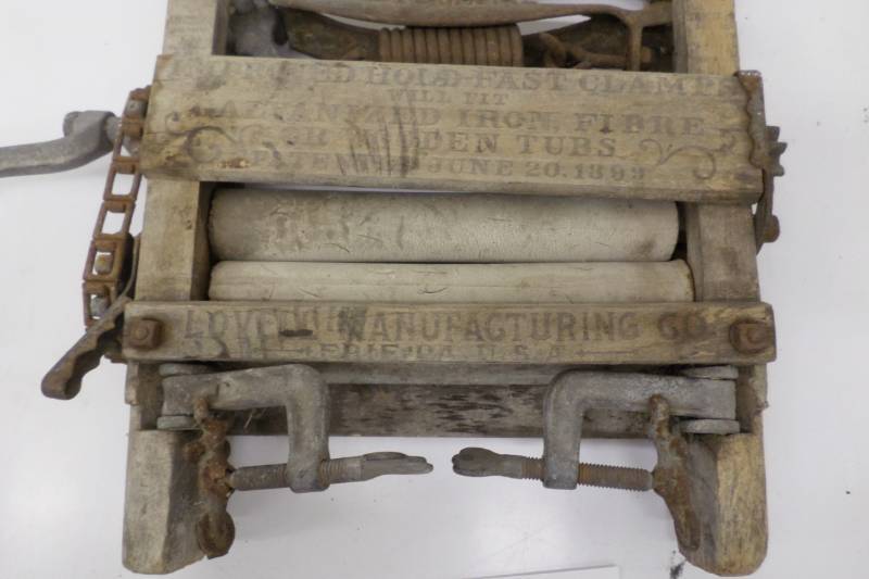 lot 91 image: Vintage Automatic Lovell Cloths Wringer
