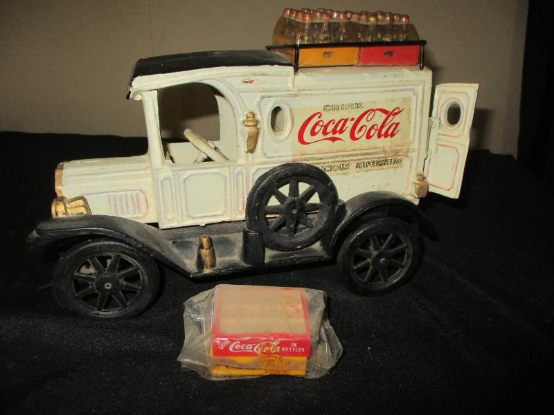 lot 43 image: Cast Iron Coca Cola Truck