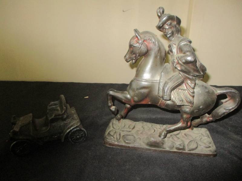 lot 46 image: Pewter Dcor, Horse and Car