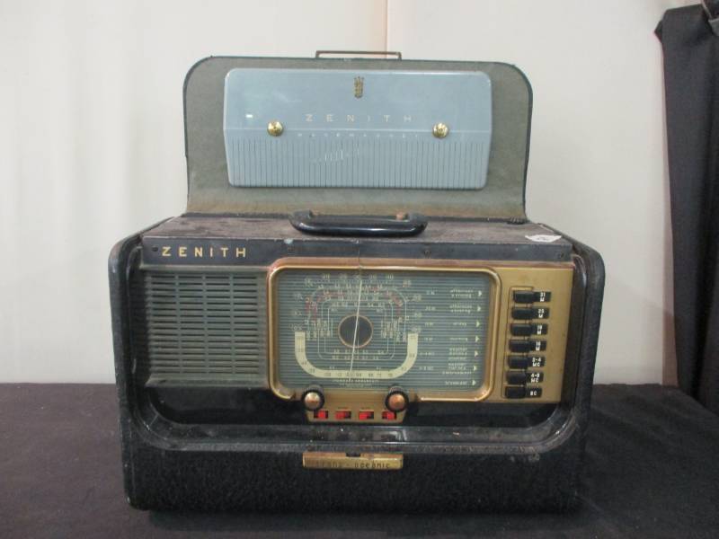 lot 99 image: Antique Zenith Radio Magnet, Trans-Oceanic