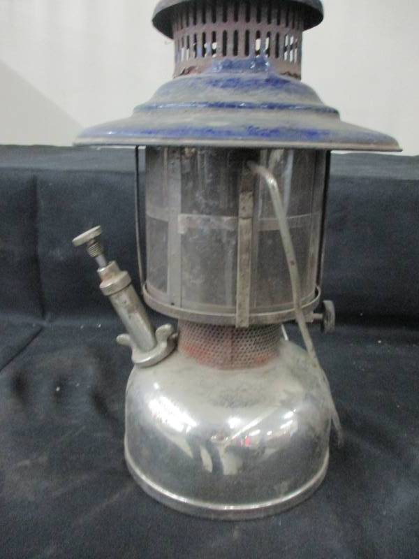 lot 130 image: Old Lantern American Gas Machine Company Inc. American Handy Lite