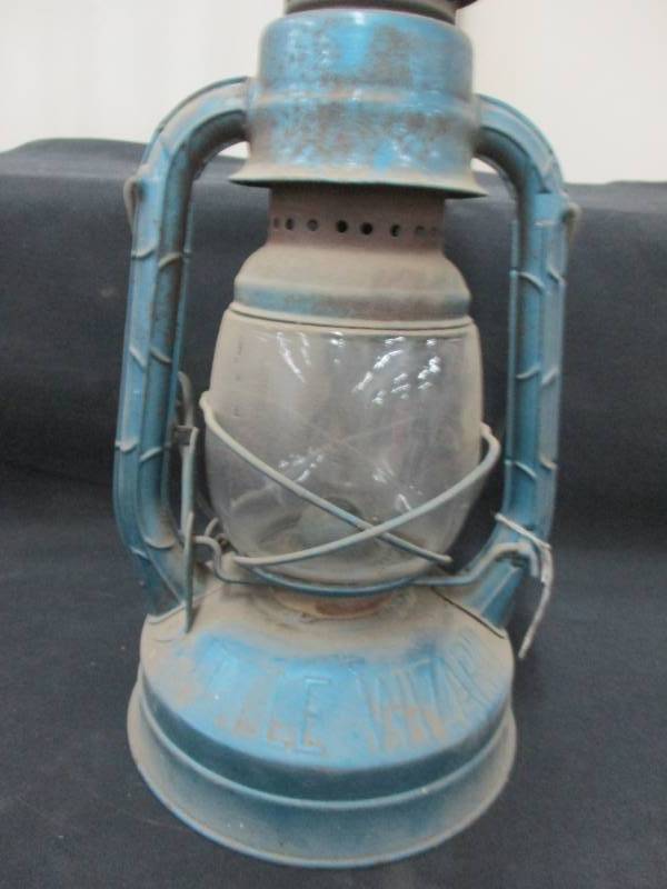 lot 132 image: Old Lantern Dietz Little Wizard