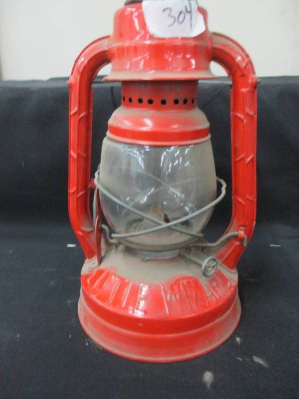 lot 133 image: Old Lantern Dietz Little Wizard