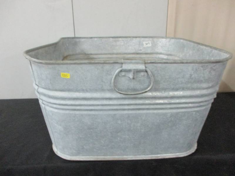 lot 135 image: Antique Galvanized  Wash Tub Nice Condition