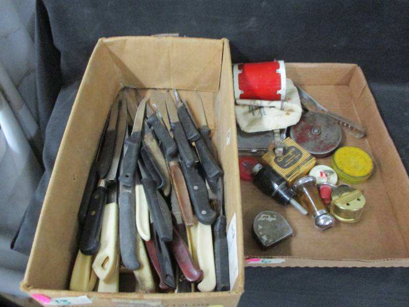 lot 147 image: Knives and misc collectibles