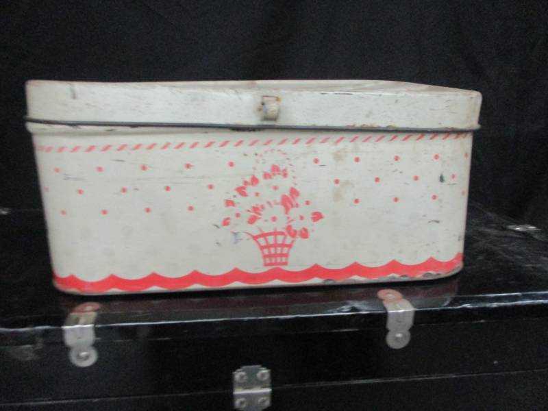 lot 157 image: 2 trunks and a bread box