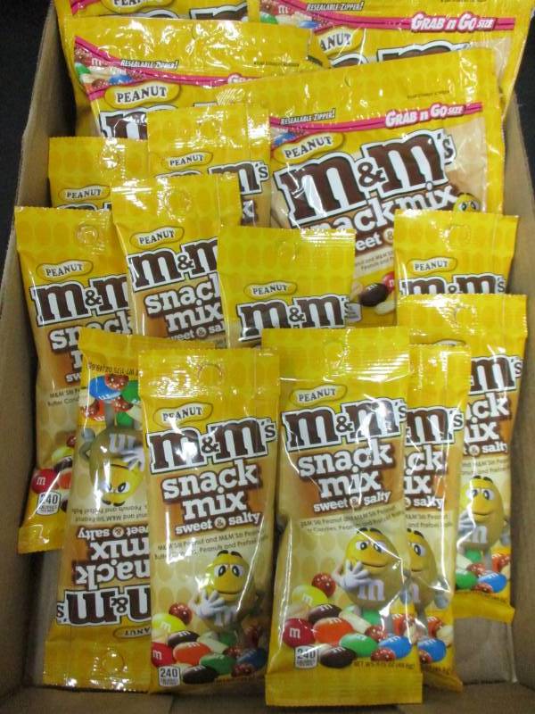 lot 181 image: 18 Packs of M&M Sweet and Salty Packs
