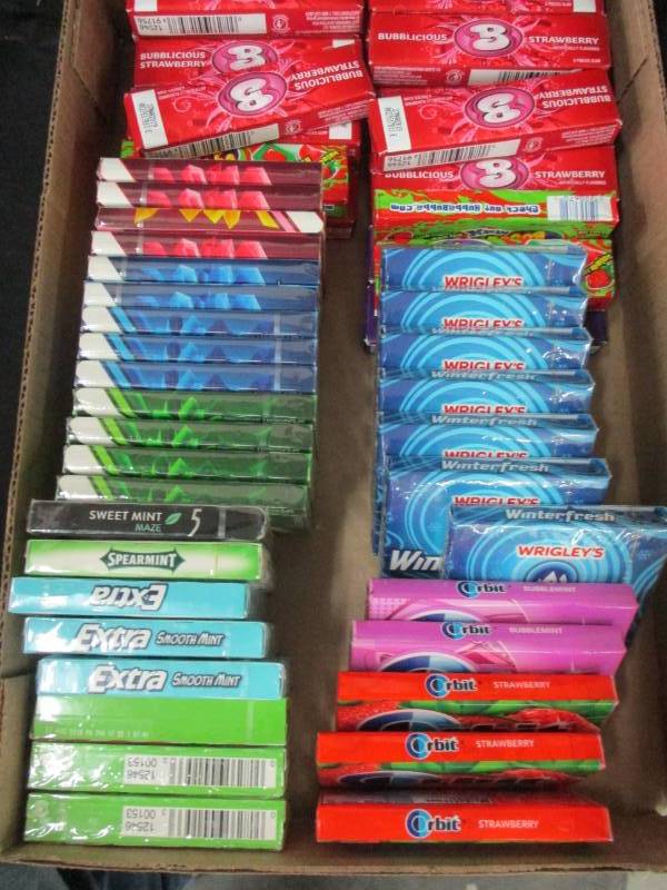 lot 183 image: 60 packs of gum