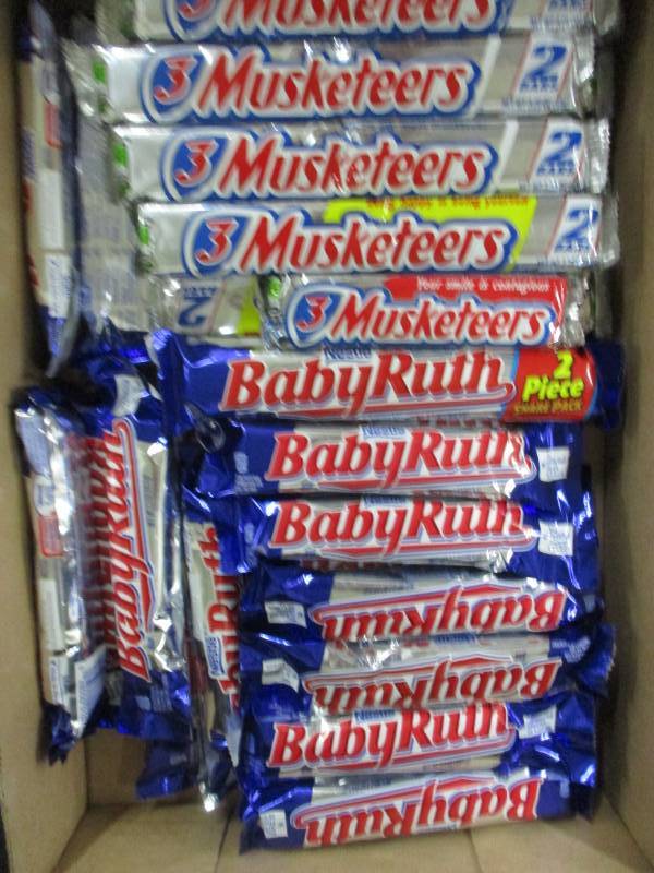 lot 198 image: 31 Baby Ruth and 3 Muskateerr Candy Bars