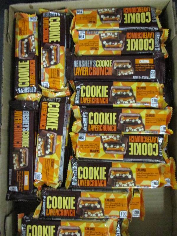 lot 199 image: 39 Herseys Cookie Crunch Candy Bars