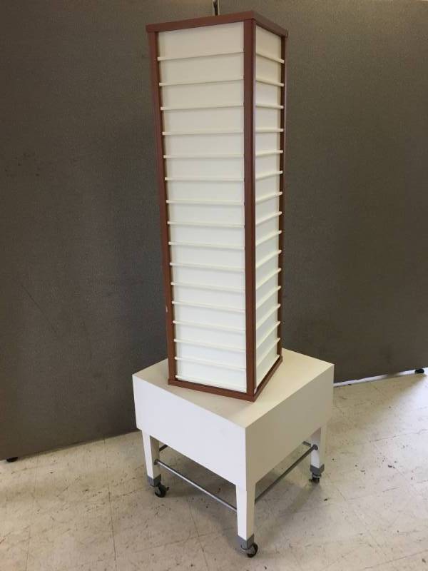 lot 5 image: Rolling Display Rack