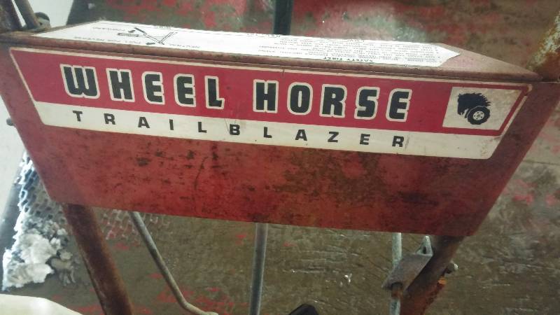 lot 7 image: 7hp Wheel Horse SnowBlower, tested as-working