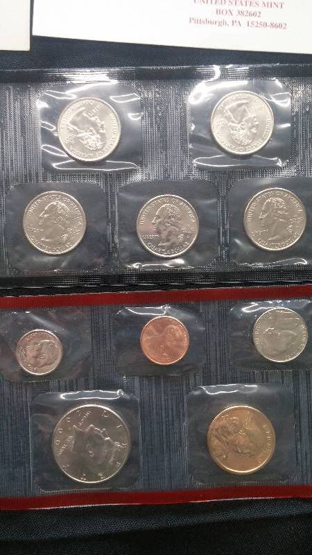 lot 10 image: US Mint Uncerculated Coins Set
