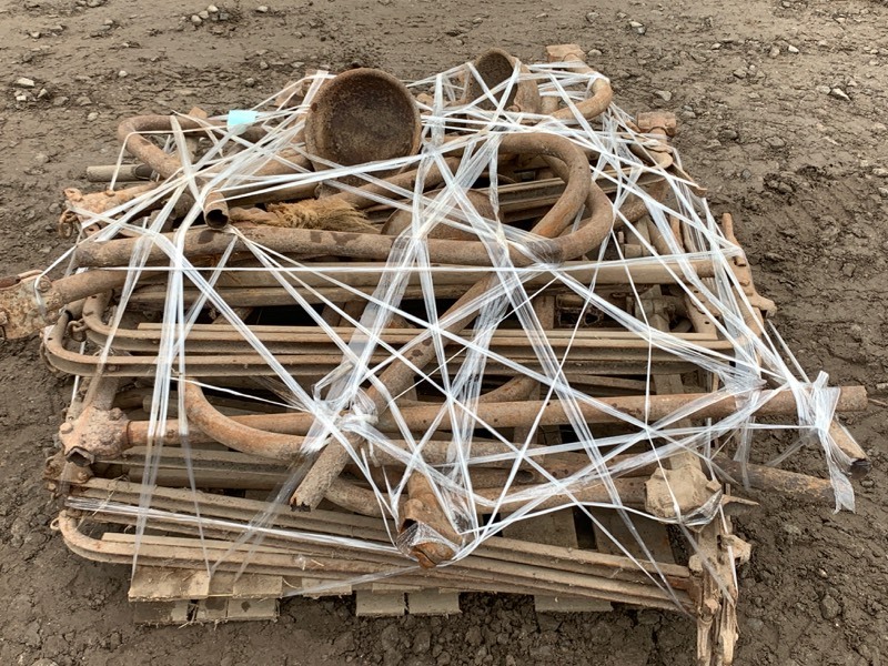 lot 28 image: Pallet Of Vintage Horse Stall Feeder Bowls & Etc