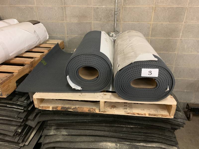 lot 3 image: HEAVY DUTY RUBBER MAT