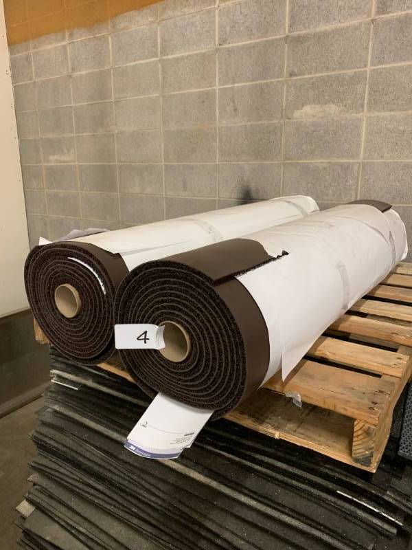lot 4 image: COMMERCIAL RUBBER MAT