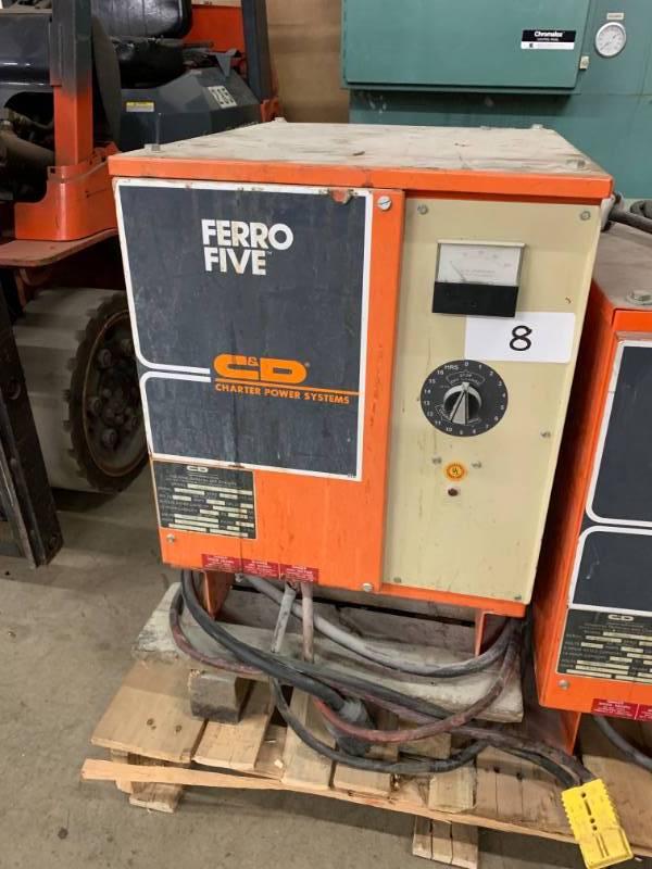 lot 8 image: COMMERCIAL BATTERY CHARGER