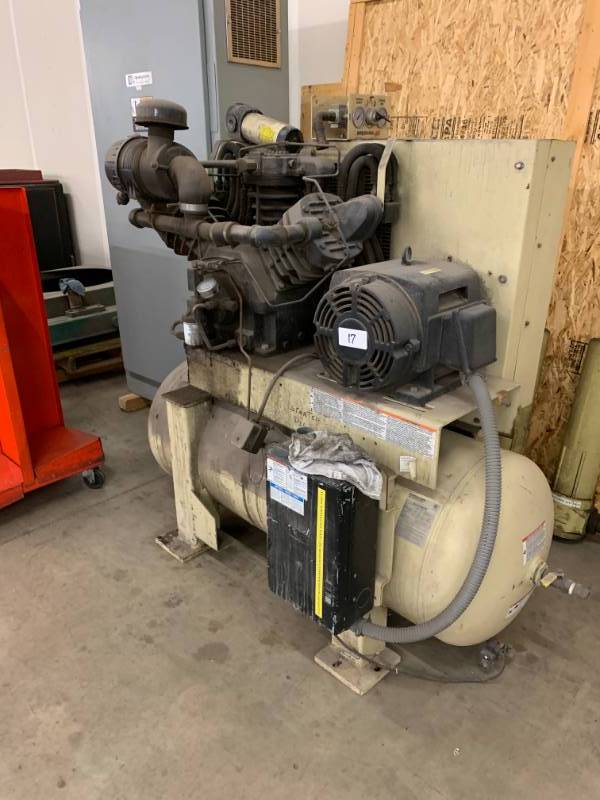 lot 17 image: HORIZONTAL AIR COMPRESSOR