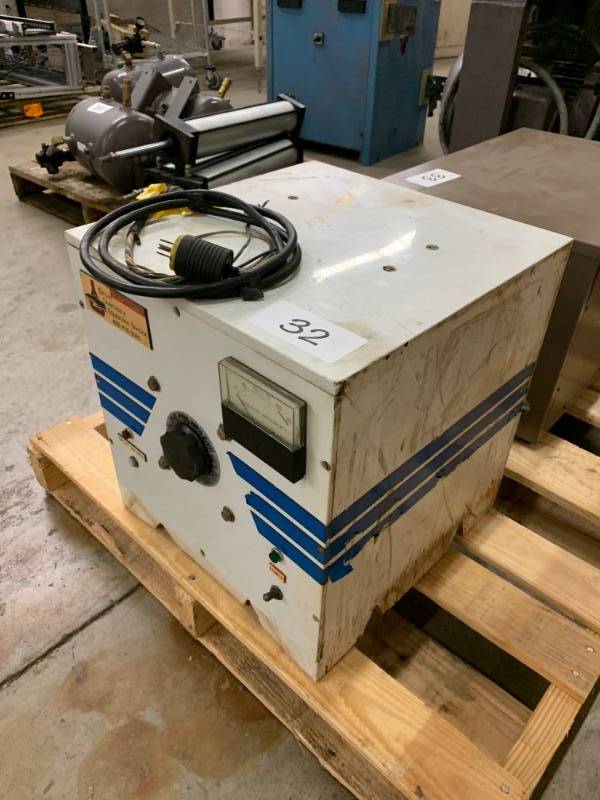 lot 32 image: POWER SUPPLY