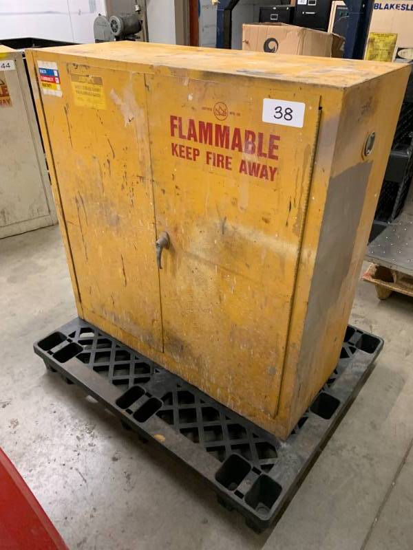 lot 38 image: SAFETY CABINET