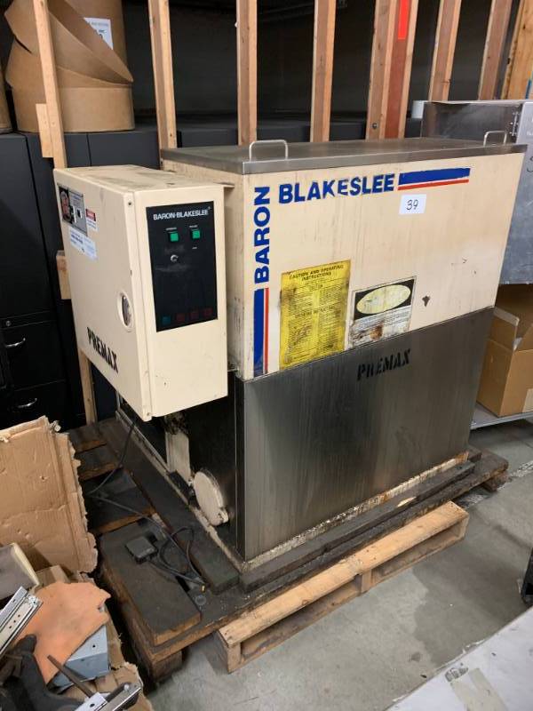 lot 39 image: LARGE CHILLER BATH