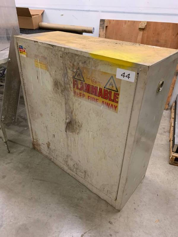 lot 44 image: SAFETY CABINET