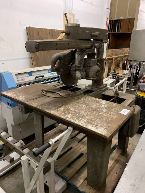 lot 50 image: RADIAL ARM SAW