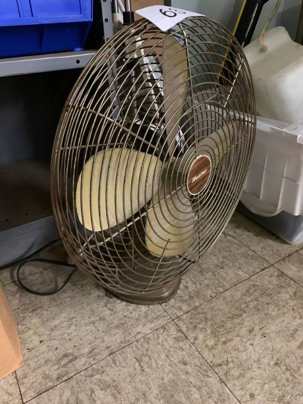 lot 63 image: VINTAGE FAN