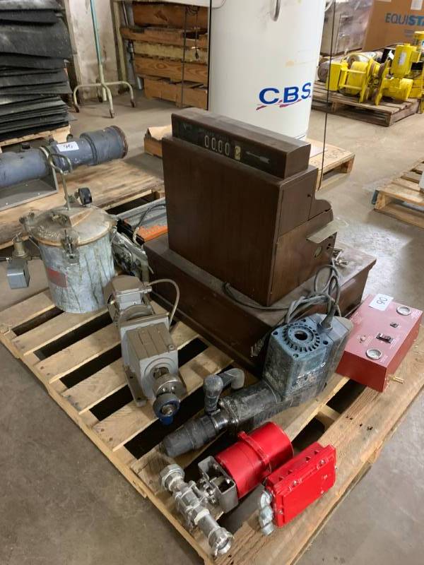 lot 90 image: PALLET OF MISC.