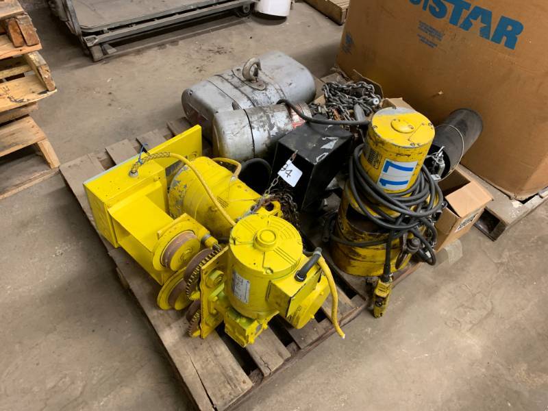 lot 94 image: PALLET OF HOISTS