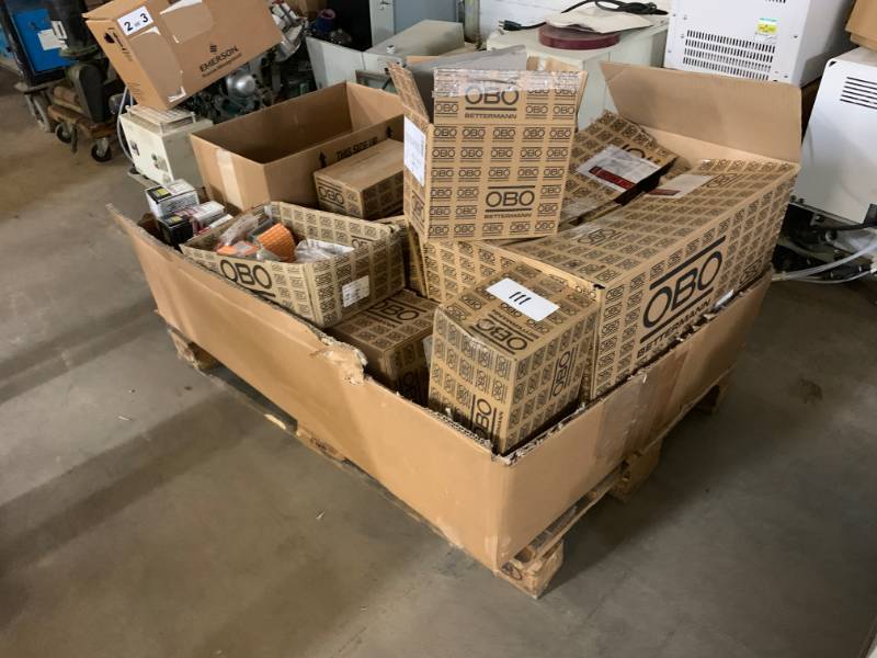 lot 111 image: PALLET OF MISC.