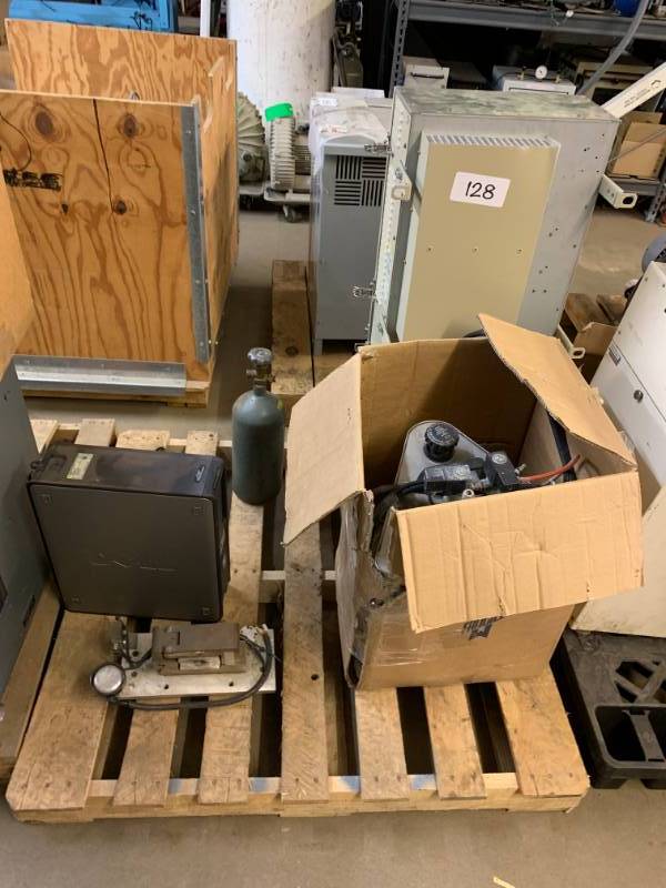 lot 128 image: PALLET OF MISC.
