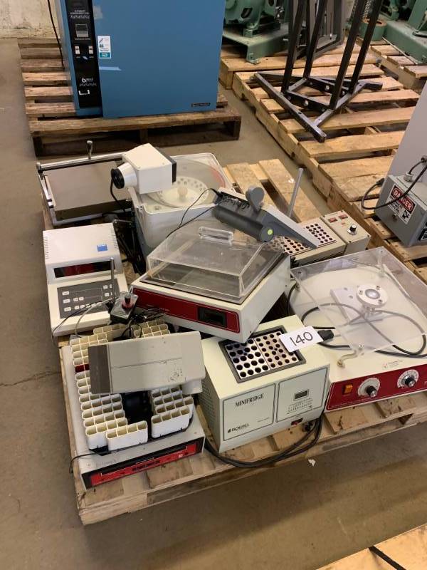 lot 140 image: PALLET OF MISC.
