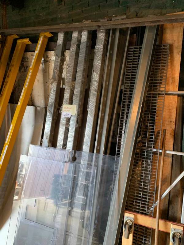lot 152 image: PALLET RACK BEAMS