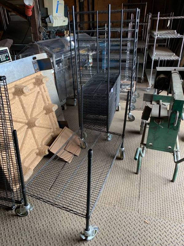 lot 154 image: WIRE RACK LOT