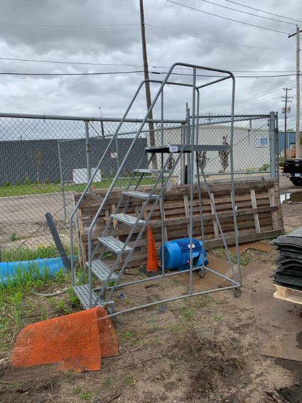 lot 157 image: SAFETY WAREHOUSE LADDER
