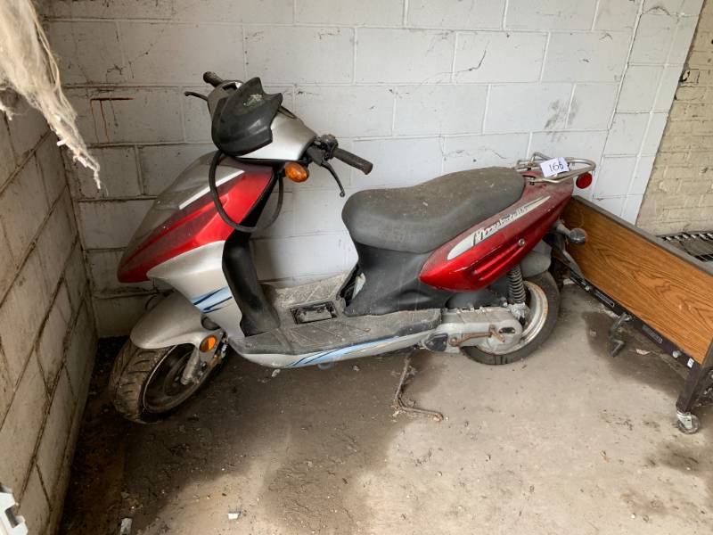 lot 166 image: GAS SCOOTER