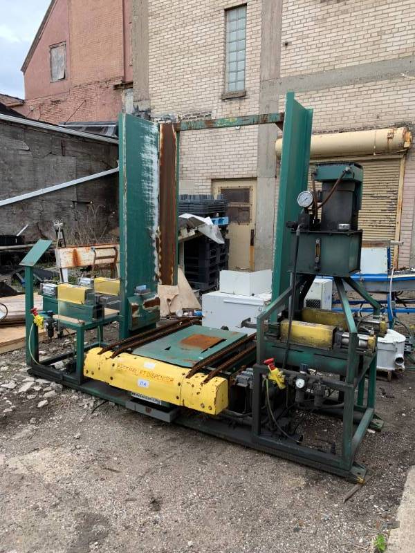 lot 174 image: LARGE PALLET TIPPER  DISPENSER