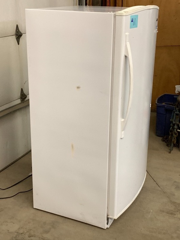 lot 10 image: Amana Upright Freezer