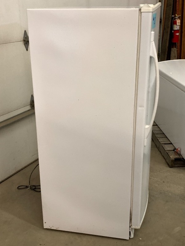 lot 11 image: Amana Upright Freezer