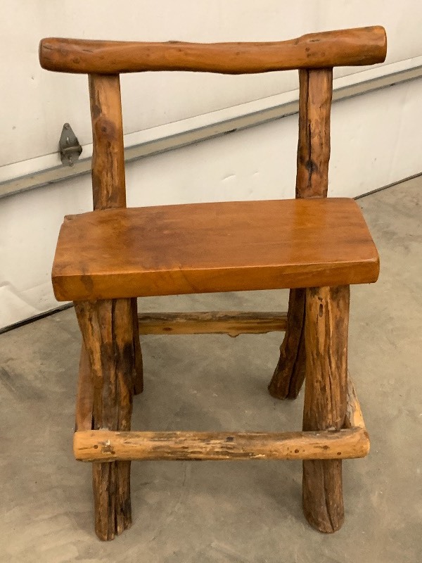 lot 4 image: Hand-Crafted Heavy Duty Log Bar Stool
