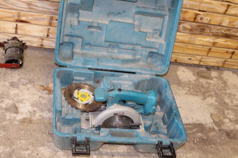 lot 420 image: Makita 6-12in. 18VDC Cordless Circular Saw with Case