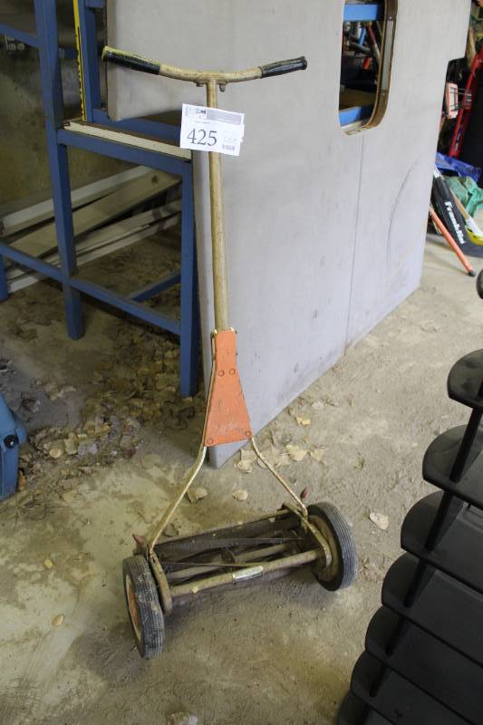 lot 425 image: Scotts Silent Manual Push Lawn Mower