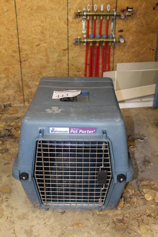 lot 443 image: Petmate Deluxe Pet Porter Pet Carrier