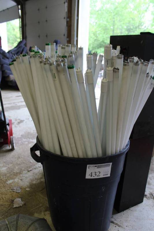 lot 432 image: Philips Fluorescent Tube Light Bulbs